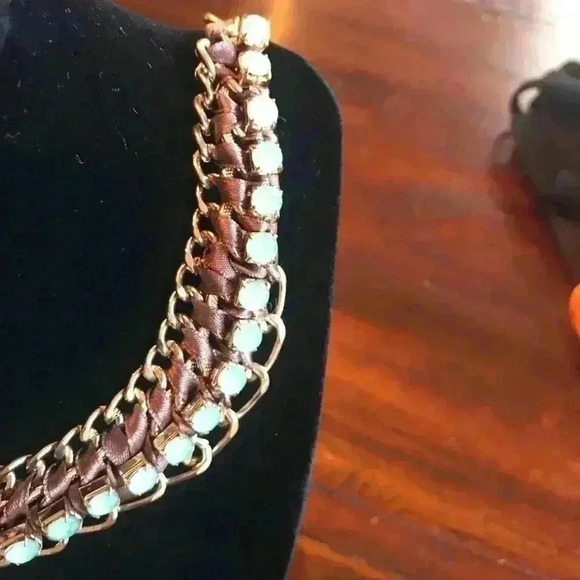 pretty Necklace with green stones - Picture 4 of 8